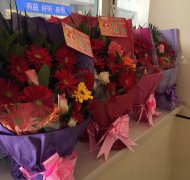 花送雷鋒手，情暖雷鋒心——“萬朵鮮花送雷鋒”活動溫暖落幕